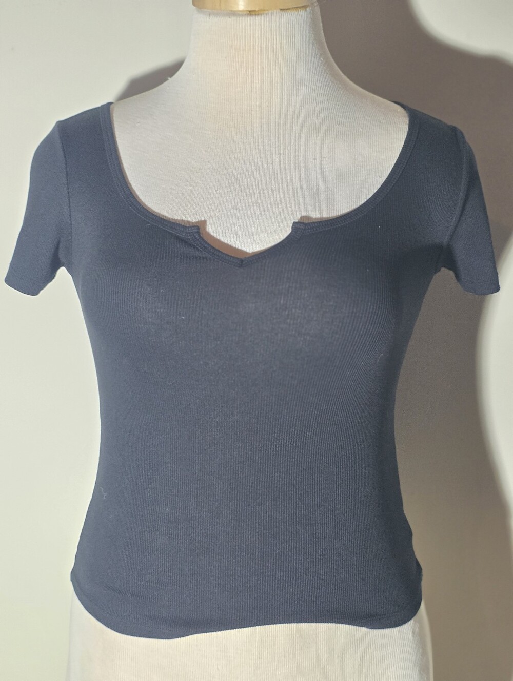 Old Navy Black Short Sleeve Ribbed Scoop Top with Notch (Size XS)
